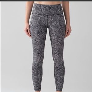 Lululemon Wunder Under HR CROPS size 8